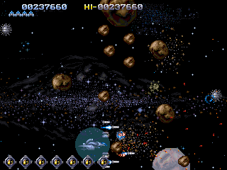 在小行星帶中航行似乎是這類遊戲的固定劇情。